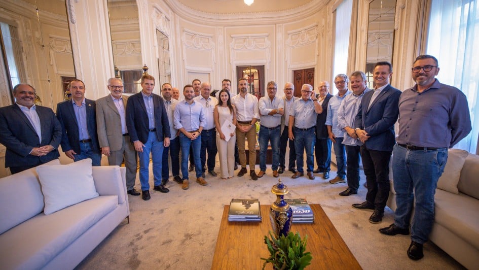 Encontro reuniu representantes da Farsul, Fetag-RS, Federarroz, Fecoagro, SOS Agro, Aprosoja, Cotrijal e Ocergs, além de autoridades estaduais e federais, para pensar em estratégias para combate de crise no setor