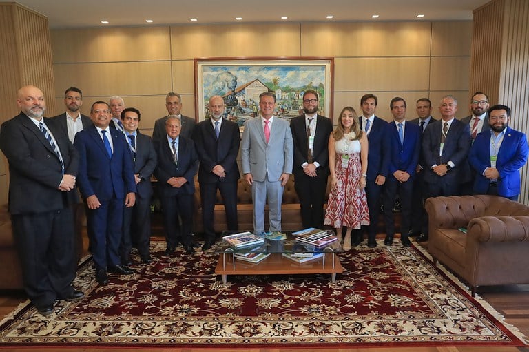 Ministro da Agricultura e Pecuária recebeu membros da Alasa após congresso para discutir sobre seguro rural