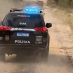 A imagem representa o programa paulista que atua em áreas rurais e no combate à criminalidade no campo, promovendo maior segurança rural