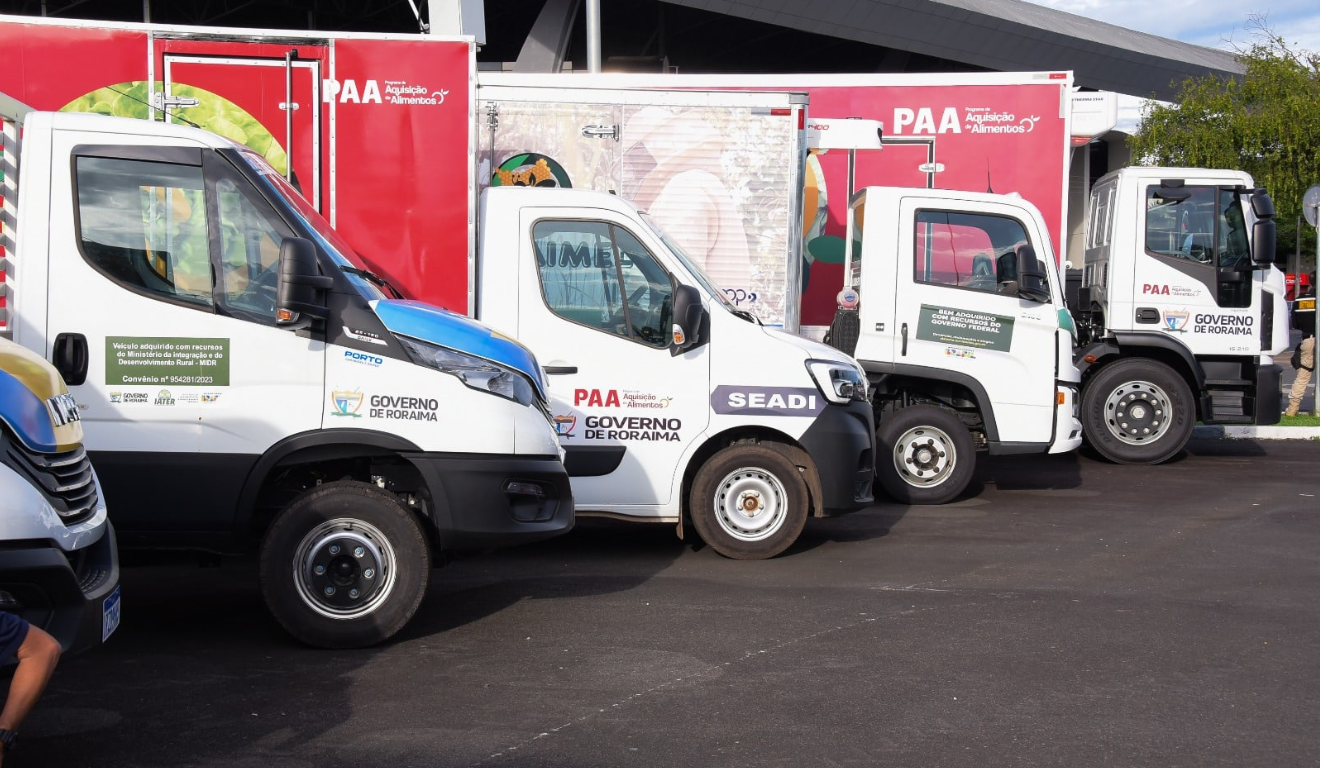 O Governo de Roraima entregou, ontem (15), 11 caminhões para associações de produtores rurais na capital, Boa Vista, além de também contemplar organizações do interior