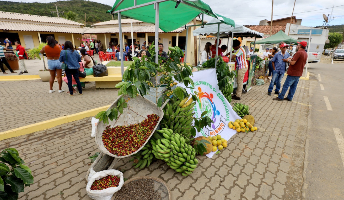O Governo da Bahia entregou, no último domingo (25), uma unidade produtiva e equipamentos na cidade de Ribeirão do Largo, no sudoeste do estado.