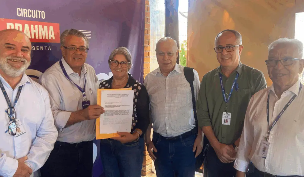 O IDR-Paraná (Instituto de Desenvolvimento Rural do Paraná – Iapar-Emater), junto da Adapar (Agência de Defesa Agropecuária do Paraná), anunciaram durante a ExpoIngá, ontem (14), dois projetos para apoiar sericicultores afetados pela deriva de agrotóxico O IDR-Paraná (Instituto de Desenvolvimento Rural do Paraná – Iapar-Emater), junto da Adapar (Agência de Defesa Agropecuária do Paraná), anunciaram durante a ExpoIngá, ontem (14), dois projetos para apoiar sericicultores afetados pela deriva de agrotóxico