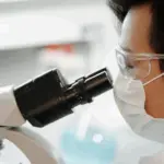 A imagem simboliza os estudos em silagens, nutrigenômica e microbiologia aplicada ao semiárido estão sendo desenvolvidos nos laboratórios da UFPB