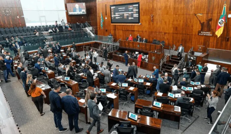 Com investimento previsto de R$ 903 milhões, o programa pretende atender diretamente 15 mil famílias e alcançar até 150 mil unidades produtivas em 495 municípios