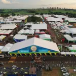 A imagem contém o evento Agrishow que mostra agro brasileiro cada vez mais verde e digital