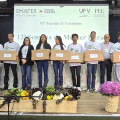 O Governo de Minas Gerais entregou, ontem (28), notebooks a 121 jovens rurais para auxiliar a gestão nas propriedades do campo