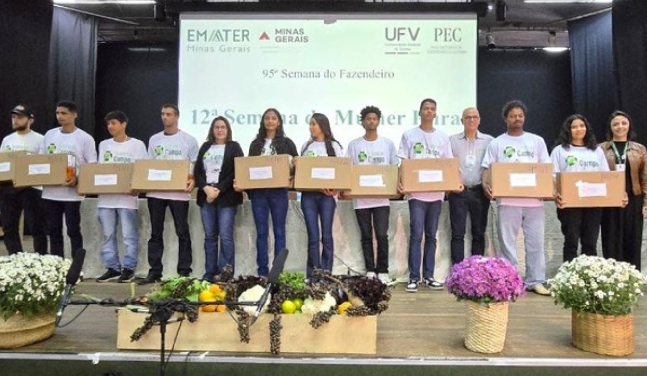 O Governo de Minas Gerais entregou, ontem (28), notebooks a 121 jovens rurais para auxiliar a gestão nas propriedades do campo