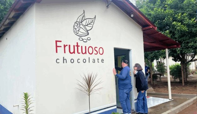 O Governo do Pará, através da Agência de Defesa Agropecuária do Estado (Adepará) e instituições parceiras, investe na produção verticalizada de chocolate. O Governo do Pará, através da Agência de Defesa Agropecuária do Estado (Adepará) e instituições parceiras, investe na produção verticalizada de chocolate.
