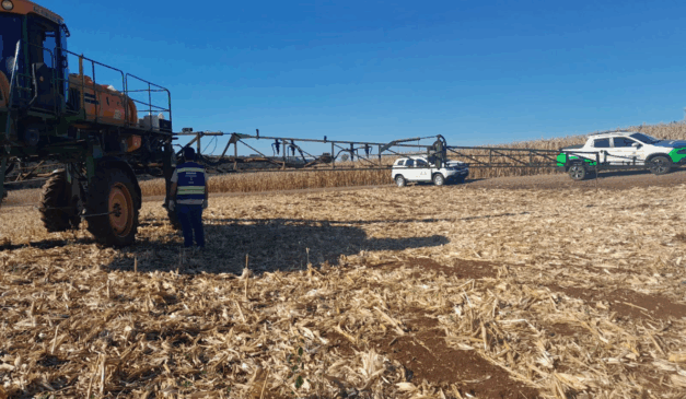 A Agência de Defesa Agropecuária do Paraná (Adapar) realizou, entre os dias 28 de julho e 1º de agosto, a Operação Agro+, que orientou produtores sobre a aplicação de defensivos na região de Marialva (PR), cidade localizada no noroeste do estado a maior produtora de uvas da unidade federativa