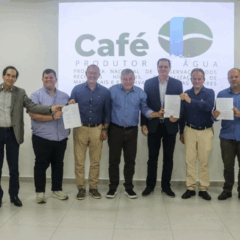 O Governo do Espírito Santo assinou, ontem (11), um acordo de cooperação técnica que integra o Programa Café Produtor de Água, coordenado pelo Conselho Nacional do Café (CNC), a entidades estaduais, com objetivo de garantir a preservação da cultura e a continuidade da atividade na região
