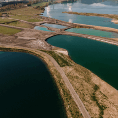 A Comissão de Minas e Energia da Câmara dos Deputados aprovou o Projeto de Lei 1765/22, do deputado Diego Andrade (PSD-MG), que reconhece a utilidade pública de barragens para a irrigação, represas e todas as modalidades de captação de água para as atividades agrossilvipastoris