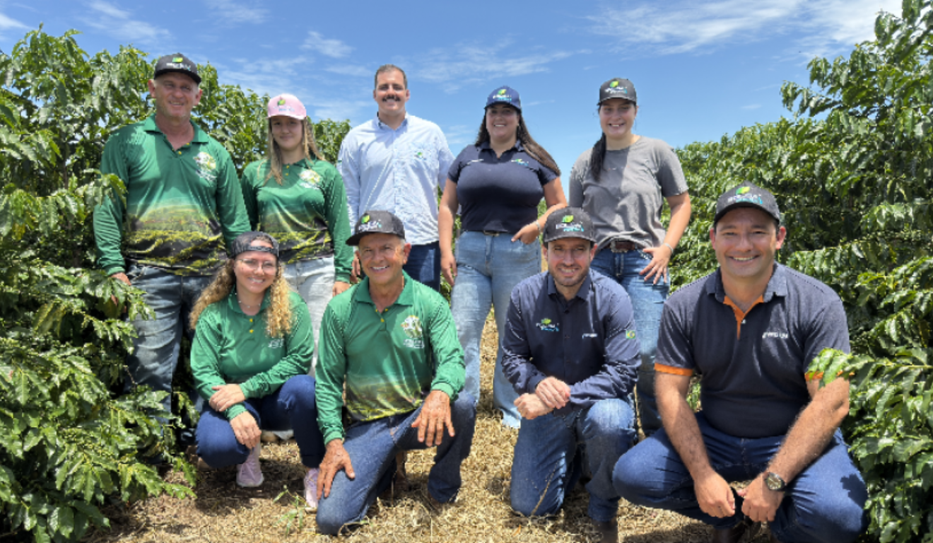 A Fazenda Estiva, localizada em São João da Boa Vista (SP), registrou uma alta de 40 sacas por hectare na produção de café ao adotar a tecnologia de irrigação por gotejamento.