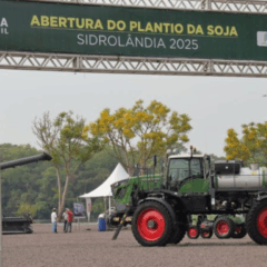 O Mato Grosso do Sul iniciou, na última sexta-feira (3), na Fazenda Recanto, em Sidrolândia, o plantio oficial da safra de soja 2025/26