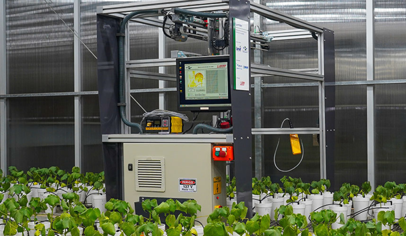 A Embrapa Instrumentação (SP), em parceria com a Cooperativa Mista de Desenvolvimento do Agronegócio (Comdeagro), de Mato Grosso, desenvolveu um sistema robótico autônomo inovador chamado LumiBot