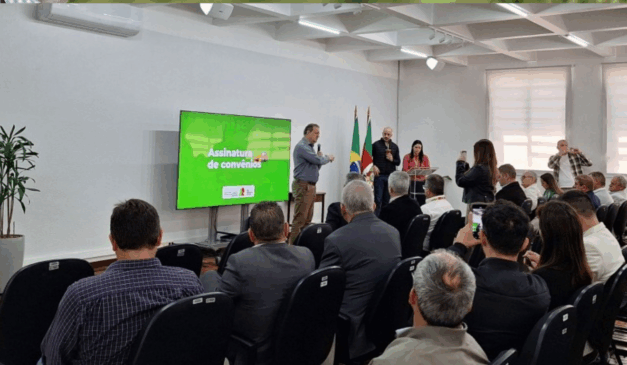 O governo do Rio Grande do Sul realizou, na última quinta-feira (9), uma nova rodada de assinaturas de convênios e termos de cooperação rural para cidades do estado, através da Secretaria da Agricultura, Pecuária, Produção Sustentável e Irrigação (Seapi).