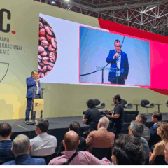 A Semana Internacional do Café (SIC) começou nesta quarta-feira (5), em Belo Horizonte (MG). O evento, que ocupa o Expominas até sexta-feira (7), reúne 240 expositores e deve movimentar cerca de R$ 150 milhões em negócios