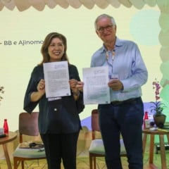 Durante a COP30, em Belém (PA), na quinta-feira (13), Banco do Brasil e Ajinomoto firmaram um acordo para desenvolver projetos de redução de emissões na pecuária e ampliar a oferta de tecnologias que geram créditos de carbono