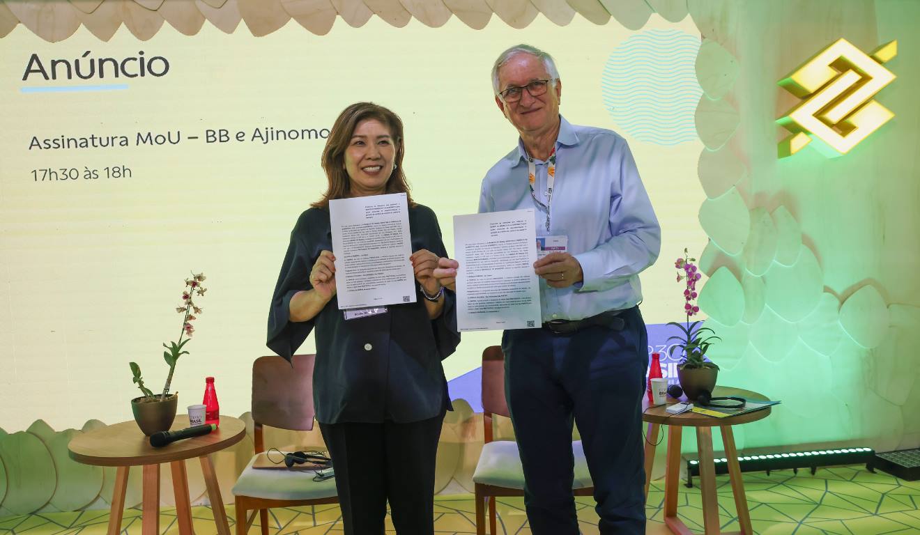 Durante a COP30, em Belém (PA), na quinta-feira (13), Banco do Brasil e Ajinomoto firmaram um acordo para desenvolver projetos de redução de emissões na pecuária e ampliar a oferta de tecnologias que geram créditos de carbono Durante a COP30, em Belém (PA), na quinta-feira (13), Banco do Brasil e Ajinomoto firmaram um acordo para desenvolver projetos de redução de emissões na pecuária e ampliar a oferta de tecnologias que geram créditos de carbono