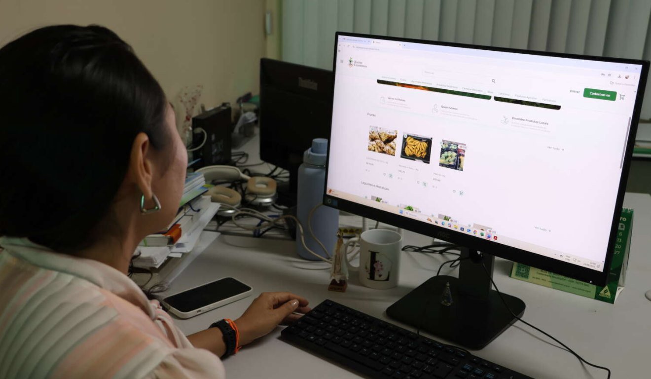 A agricultura familiar do Ceará ganhou uma nova plataforma, com o objetivo de auxiliar pequenos e médios produtores a alcançar mais público. O Raízes Cearenses, desenvolvido pela Empresa de Tecnologia da Informação do Ceará (Etice),em parceria com a Empresa de Assistência Técnica e Extensão Rural do Ceará (Ematerce).