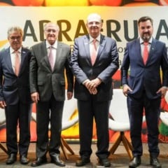 A Abrafrutas lançou, nesta quinta-feira (27), o selo Frutas do Brasil ESG, uma certificação com o objetivo de destacar a fruticultura brasileira e exportadores do setor que adotam práticas alinhadas aos padrões internacionais de sustentabilidade ambiental, responsabilidade social e boa governança, também conhecidas como ESG.