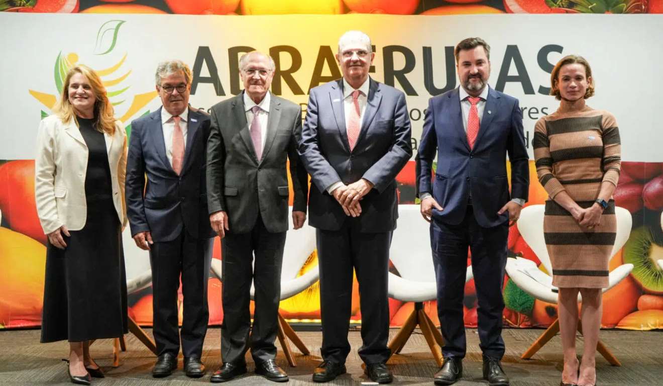 A Abrafrutas lançou, nesta quinta-feira (27), o selo Frutas do Brasil ESG, uma certificação com o objetivo de destacar a fruticultura brasileira e exportadores do setor que adotam práticas alinhadas aos padrões internacionais de sustentabilidade ambiental, responsabilidade social e boa governança, também conhecidas como ESG. A Abrafrutas lançou, nesta quinta-feira (27), o selo Frutas do Brasil ESG, uma certificação com o objetivo de destacar a fruticultura brasileira e exportadores do setor que adotam práticas alinhadas aos padrões internacionais de sustentabilidade ambiental, responsabilidade social e boa governança, também conhecidas como ESG.