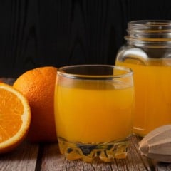 As exportações brasileiras de suco de laranja iniciaram a safra 2025/26 em ritmo abaixo do esperado, apesar das projeções iniciais positivas do setor. De acordo com análise do Cepea (Centro de Estudos Avançados em Economia Aplicada)