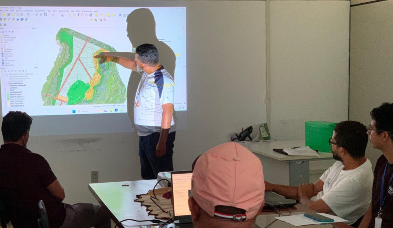 O mapeamento da primeira colônia agrícola de Pacatuba (SE) foi concluído e apresentado à comunidade, marcando um novo passo na organização da agricultura familiar no município. O trabalho de cartografia e geoprocessamento na área da Gameleira consolida a criação da Colônia Agrícola Estadual Antônio Porfírio após um processo de levantamento e ordenamento territorial conduzido pela equipe fundiária da Empresa de Desenvolvimento Agropecuário de Sergipe (Emdagro). O mapeamento da primeira colônia agrícola de Pacatuba (SE) foi concluído e apresentado à comunidade, marcando um novo passo na organização da agricultura familiar no município. O trabalho de cartografia e geoprocessamento na área da Gameleira consolida a criação da Colônia Agrícola Estadual Antônio Porfírio após um processo de levantamento e ordenamento territorial conduzido pela equipe fundiária da Empresa de Desenvolvimento Agropecuário de Sergipe (Emdagro).