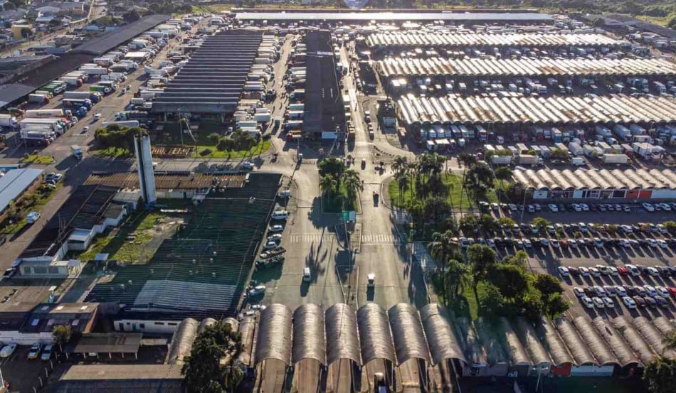 As Centrais de Abastecimento (Ceasas) do Paraná divulgaram os dias e horários de funcionamento para o período de Natal e Ano Novo, uma informação essencial para que produtores rurais, que dependem do entreposto para comercializar hortifrutis e demais alimentos, se programem para essa época de festas de fim de ano.