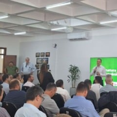 O governo do Rio Grande do Sul assinou nesta quinta-feira (4) 32 novos convênios com municípios, por meio da Secretaria da Agricultura, Pecuária, Produção Sustentável e Irrigação (Seapi). Nesta etapa, 22 prefeituras tiveram demandas da Consulta Popular liberadas