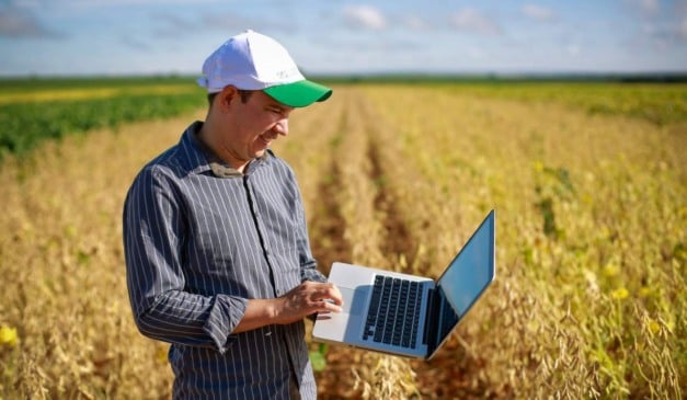A Escola Técnica Agropecuária Engenheiro Salvador Arena (ETASA) abriu as inscrições para o Processo Seletivo 2026 do Curso Técnico em Agropecuária, formação gratuita e intensiva que dura apenas um ano. A iniciativa tem como objetivo suprir a falta de mão de obra especializada no agronegócio brasileiro, para atuar em propriedades rurais, agroindústrias e atividades que exigem domínio de tecnologia.