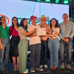 O Projeto Cafeicultura Sustentável, desenvolvido pelo Governo do Espírito Santo, por meio da Secretaria da Agricultura, Abastecimento, Aquicultura e Pesca (Seag/ES) e do Instituto Capixaba de Pesquisa, Assistência Técnica e Extensão Rural (Incaper), iniciou a certificação de propriedades rurais que produzam café arábica respeitando práticas de ASG.