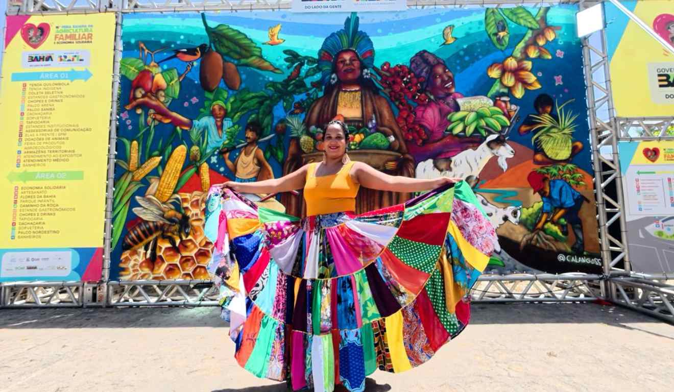 A 16ª Feira Baiana da Agricultura Familiar e Economia Solidária foi encerrada neste domingo (14), em Salvador (BA), com R$ 18 milhões em vendas, resultado considerado histórico e acima das expectativas de público e de comercialização. A 16ª Feira Baiana da Agricultura Familiar e Economia Solidária foi encerrada neste domingo (14), em Salvador (BA), com R$ 18 milhões em vendas, resultado considerado histórico e acima das expectativas de público e de comercialização.