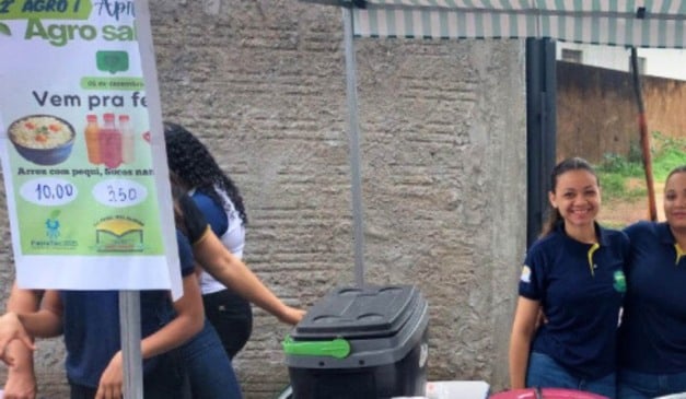 A Escola Estadual Padre José Silveira, localizada em Varzelândia, no Norte de Minas Gerais, realizou a “Feira TEC – Conectando o Campo à Inovação”, projeto pedagógico que integrou conhecimentos dos cursos técnicos em Agronegócio e Informática ofertados no Ensino Médio em Tempo Integral (EMTI).