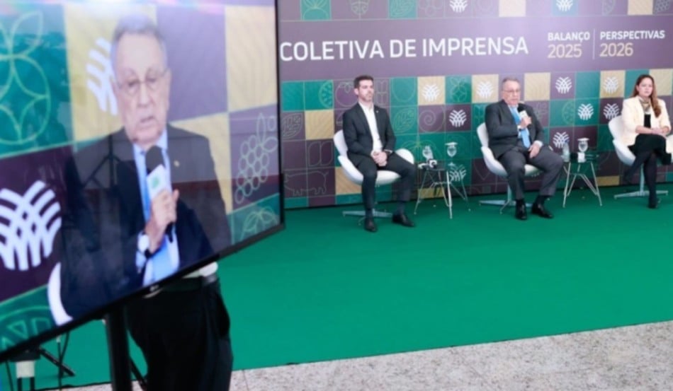 A Confederação da Agricultura e Pecuária do Brasil (CNA) projeta um 2026 mais desafiador para o agronegócio, diante do avanço do endividamento rural e da redução das margens de rentabilidade, cenário que aumenta as incertezas e pode limitar a contribuição do setor para a economia, com possíveis impactos sobre o PIB e a inflação.