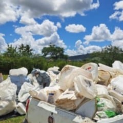 Com cerca de 4,5 mil ações por ano, os Recebimentos Itinerantes têm ampliado o acesso de pequenos e médios produtores à logística reversa no campo ao levar pontos móveis de coleta até regiões com dificuldade de atendimento, reforçando o avanço do Sistema Campo Limpo em sustentabilidade.