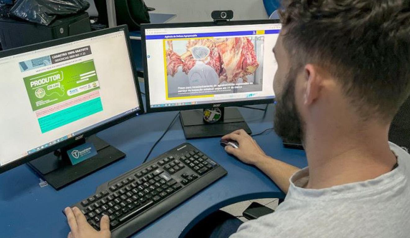 O Governo do Tocantins lançou, nesta semana, o Sidato 2.0 (Sistema Informatizado de Defesa Agropecuária do Tocantins). O novo sistema digital vai modernizar os serviços da Agência de Defesa Agropecuária (Adapec) e garantir mais segurança aos produtores rurais tocantinenses, usuários do sistema. O novo sistema é resultado de uma parceria técnica entre a Adapec e a Agrodefesa de Goiás. O Governo do Tocantins lançou, nesta semana, o Sidato 2.0 (Sistema Informatizado de Defesa Agropecuária do Tocantins). O novo sistema digital vai modernizar os serviços da Agência de Defesa Agropecuária (Adapec) e garantir mais segurança aos produtores rurais tocantinenses, usuários do sistema. O novo sistema é resultado de uma parceria técnica entre a Adapec e a Agrodefesa de Goiás.