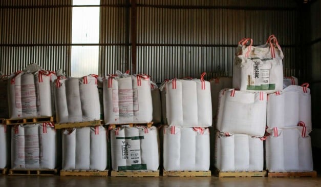 O aumento das tensões geopolíticas entre Estados Unidos e Irã elevou os preços futuros da ureia no mercado internacional na última semana. Segundo análise do relatório semanal de fertilizantes da StoneX. Nos Estados Unidos, as cotações subiram cerca de US$ 15 entre os dias 12 e 16 de janeiro, considerando o contrato com vencimento em 2026, negociado em Nova Orleans.