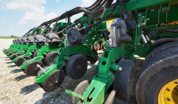 As expectativas para as vendas de máquinas agrícolas apontam para uma alta de 3,4% em 2026, indicam projeções da Fenabrave