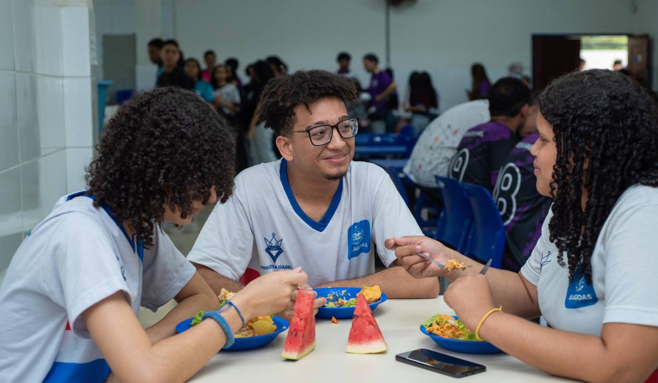 Associações, cooperativas de agricultores familiares e pequenos produtores de Alagoas podem enviar propostas para a Chamada Pública nº 001/2026 do Programa Nacional de Alimentação Escolar (PNAE) até o dia 12 de janeiro. Os alimentos adquiridos pelo governo serão destinados à rede estadual de ensino Associações, cooperativas de agricultores familiares e pequenos produtores de Alagoas podem enviar propostas para a Chamada Pública nº 001/2026 do Programa Nacional de Alimentação Escolar (PNAE) até o dia 12 de janeiro. Os alimentos adquiridos pelo governo serão destinados à rede estadual de ensino
