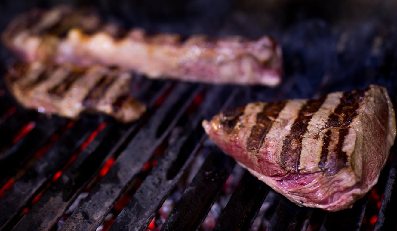 O Acre exportou US$ 98,90 milhões em 2025, crescimento de 13,3% em relação a 2024, segundo dados da Divisão de Estatísticas e Monitoramento de Indicadores (Dimei) da Secretaria de Estado de Planejamento (Seplan). A carne bovina liderou os embarques estaduais, respondendo por 27,9% do total exportado