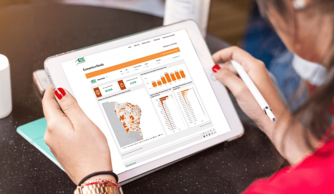 O Nordeste registrou em 2025 o maior volume de exportações dos últimos três anos, com vendas de US$ 24,8 bilhões ao mercado internacional, o equivalente a 7% do total exportado pelo Brasil no período. O resultado superou o de 2024 e veio acompanhado de queda de cerca de 5% nas importações da região, que recuaram de US$ 28,7 bilhões para US$ 27,2 bilhões, segundo dados dos novos painéis de comércio exterior do Data Nordeste, plataforma pública da Sudene. O Nordeste registrou em 2025 o maior volume de exportações dos últimos três anos, com vendas de US$ 24,8 bilhões ao mercado internacional, o equivalente a 7% do total exportado pelo Brasil no período. O resultado superou o de 2024 e veio acompanhado de queda de cerca de 5% nas importações da região, que recuaram de US$ 28,7 bilhões para US$ 27,2 bilhões, segundo dados dos novos painéis de comércio exterior do Data Nordeste, plataforma pública da Sudene.