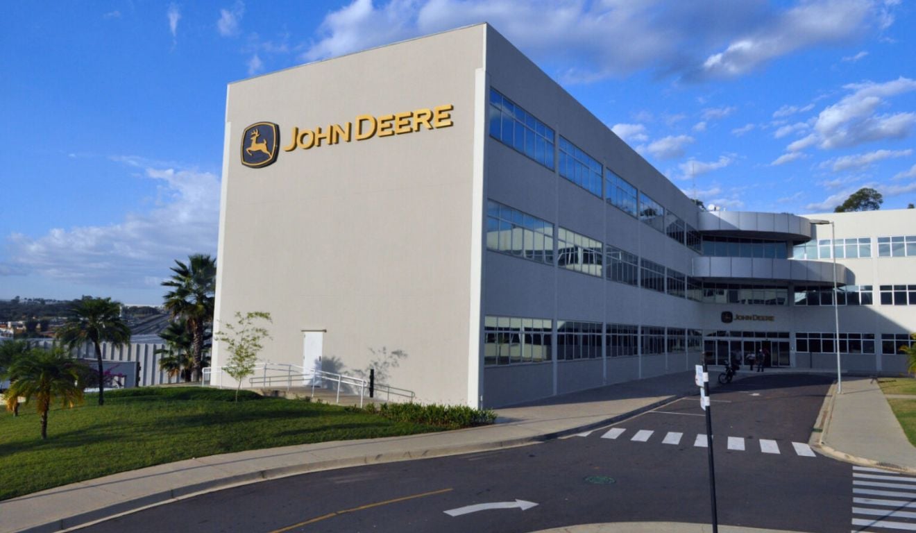 A John Deere iniciou a operação de uma nova fábrica em Canoas, no Rio Grande do Sul, destinada à produção do pulverizador 1025E A John Deere iniciou a operação de uma nova fábrica em Canoas, no Rio Grande do Sul, destinada à produção do pulverizador 1025E