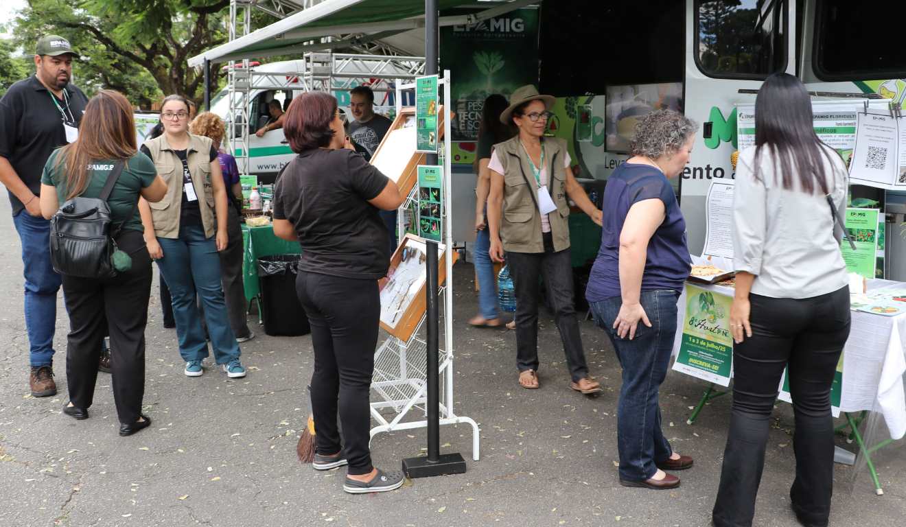 O Governo de Minas Gerais lançou um edital que destina R$ 12 milhões a projetos de popularização da ciência e difusão de tecnologias agropecuárias desenvolvidas pela Empresa de Pesquisa Agropecuária de Minas Gerais (Epamig). A iniciativa busca aproximar o conhecimento científico do cotidiano de produtores rurais, técnicos e da população, além de impulsionar ganhos de produtividade, inovação e desenvolvimento social. O Governo de Minas Gerais lançou um edital que destina R$ 12 milhões a projetos de popularização da ciência e difusão de tecnologias agropecuárias desenvolvidas pela Empresa de Pesquisa Agropecuária de Minas Gerais (Epamig). A iniciativa busca aproximar o conhecimento científico do cotidiano de produtores rurais, técnicos e da população, além de impulsionar ganhos de produtividade, inovação e desenvolvimento social.